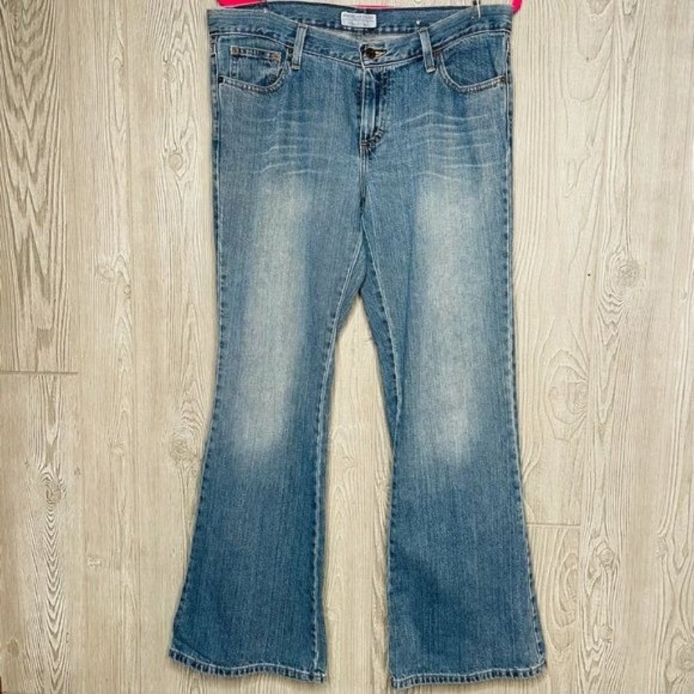 American Eagle outfitters flair denim distressed light wash jeans around a 14 se